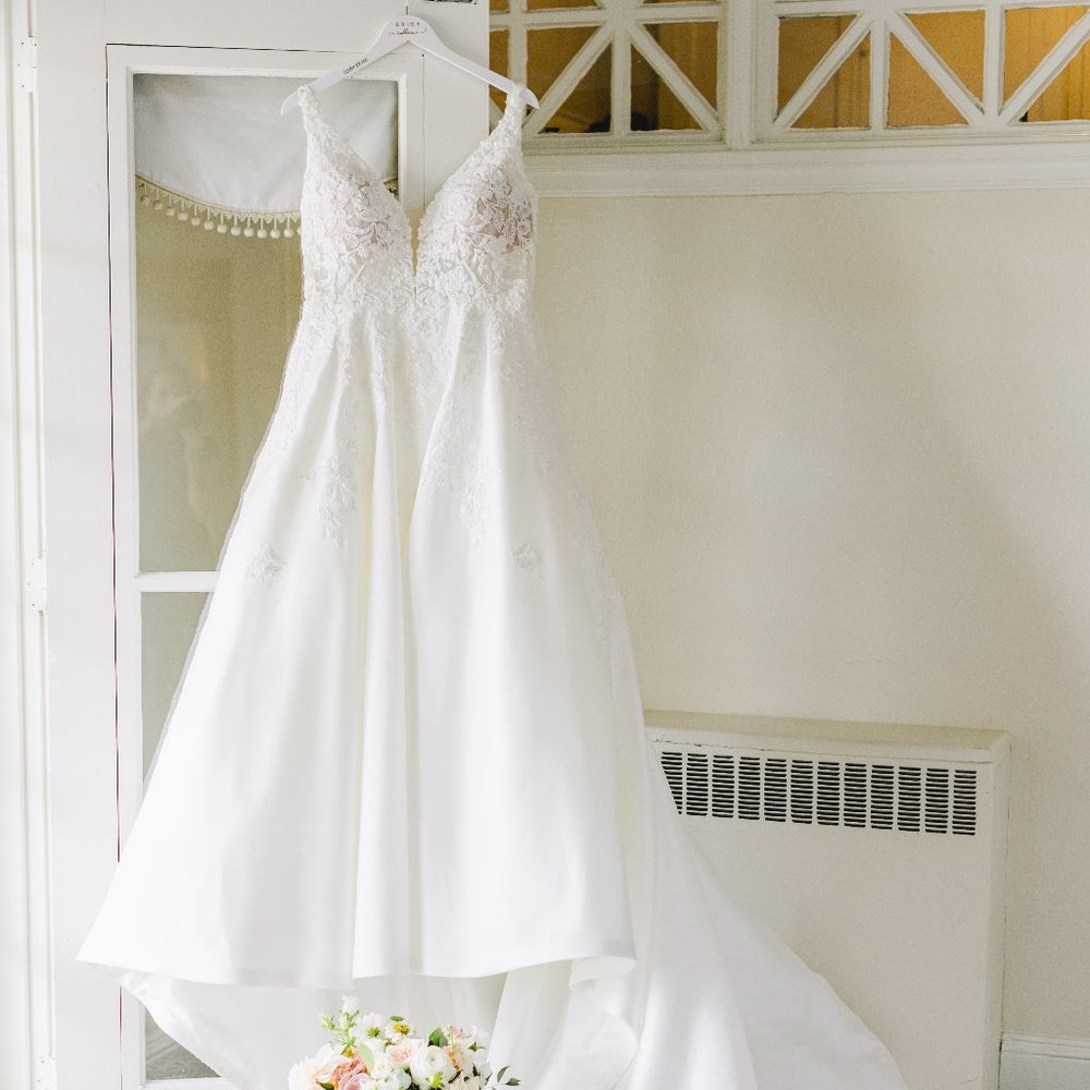 Martina Liana Classic Wedding Gown - Style 1075 - Wedding Size 16